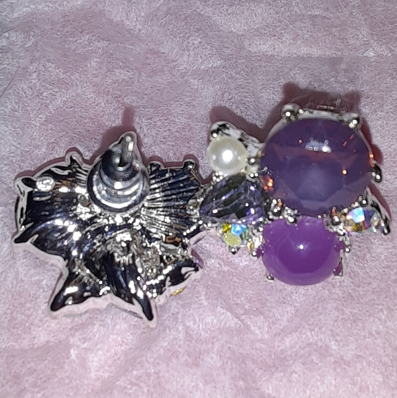 Avon Purple Stone Cluster Stud Silvertone Earrings - Picture 5 of 5